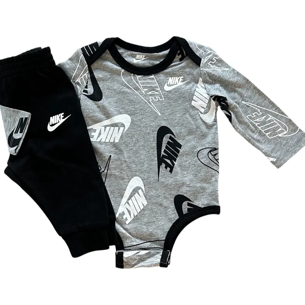 Nike 2 Piece Set Long Sleeve Bodysuit & Black Joggers Boys Size 6 Months NWT